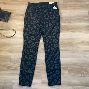 Chico’s secret stretch jegging black animal print leopard print size 4